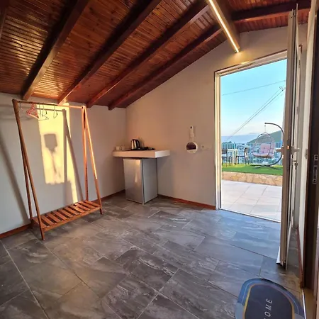 Zoi's Sea View هيماري
